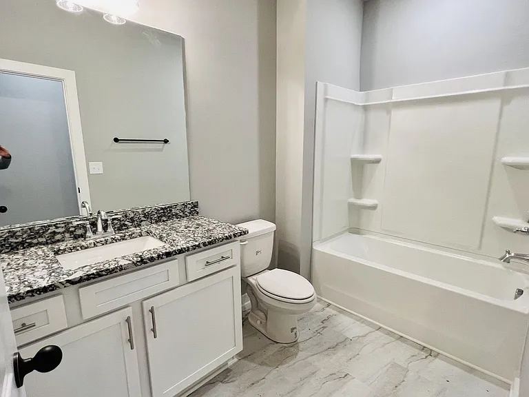 731 N Main St — Photo 19