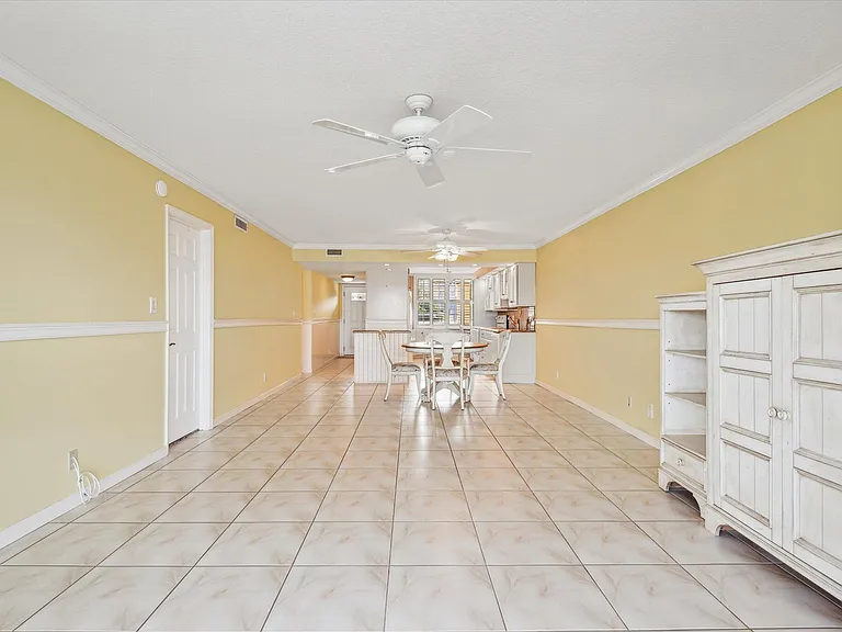 985 SE 19th Ave #303 — Photo 11