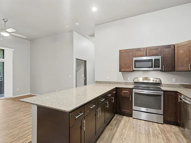 Riverview West — Photo 20