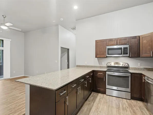 Riverview West, 629 S Riverside Dr #Be0508ede, Iowa City, IA 52246