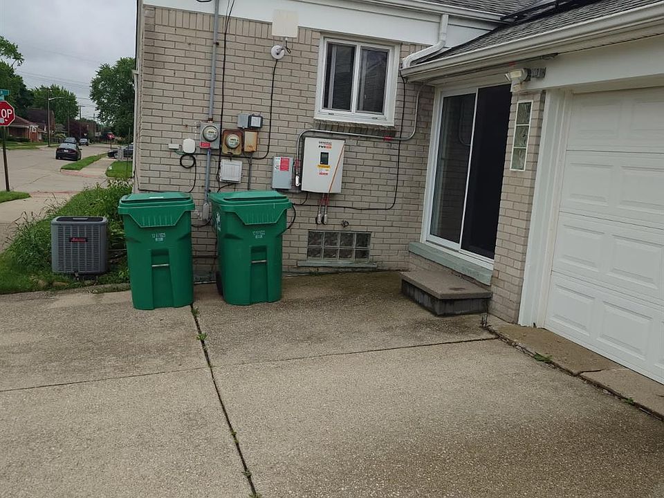 2nd image of 18131 Oak Ave