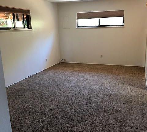 5th image of 10212 Eden Ct NE