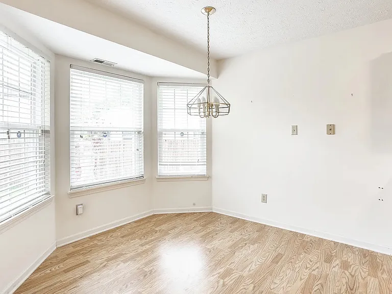 1911 Maple Park Dr — Photo 7