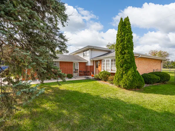 10624 S Michael Dr, Palos Hills, IL 60465