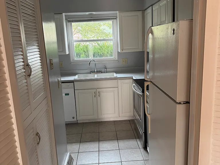 4884 Dierker Rd — Photo 3