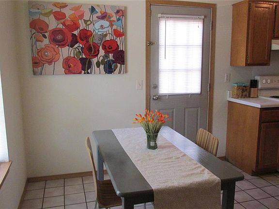 3rd image of 203 SE 6th St APT A