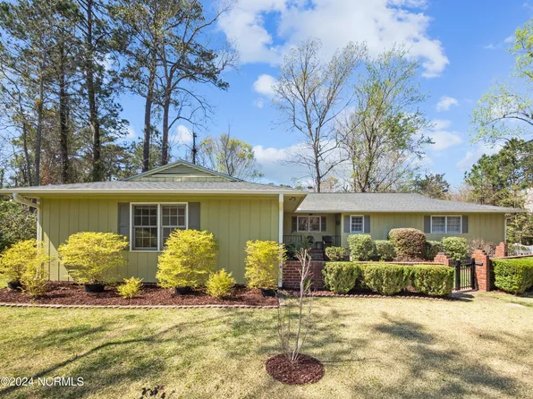 2233 Perry Drive, Jacksonville, NC 28546