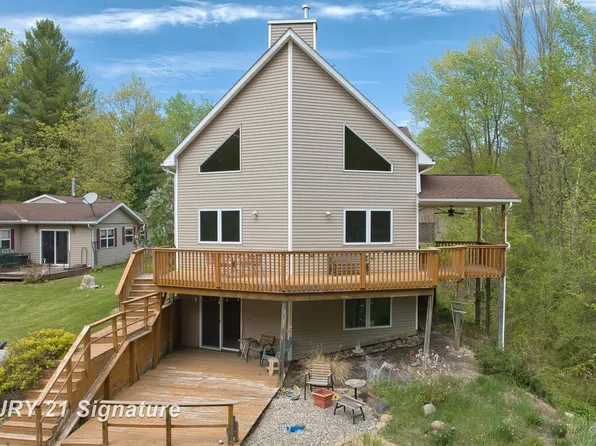 1724 Middle Point Dr, Alger, MI 48610