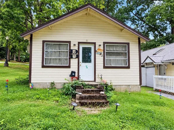 1033 S Martz St, Syracuse, IN 46567
