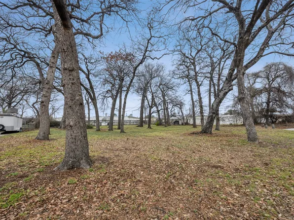 713 Club Oak Dr, River Oaks, TX 76114