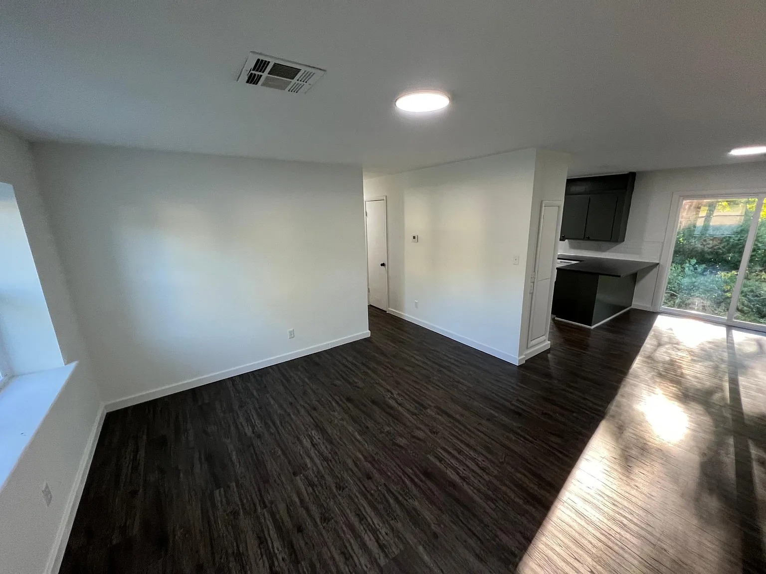 1118 S Date Ave — Photo 3