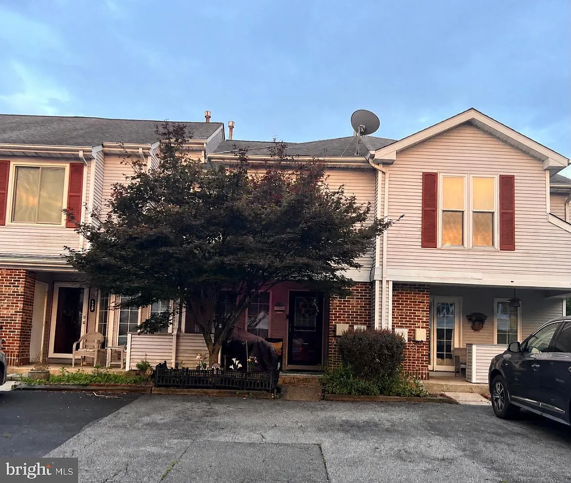4 bed, 3.0 bath, 1650 sqft, $2,700 — Photo 1