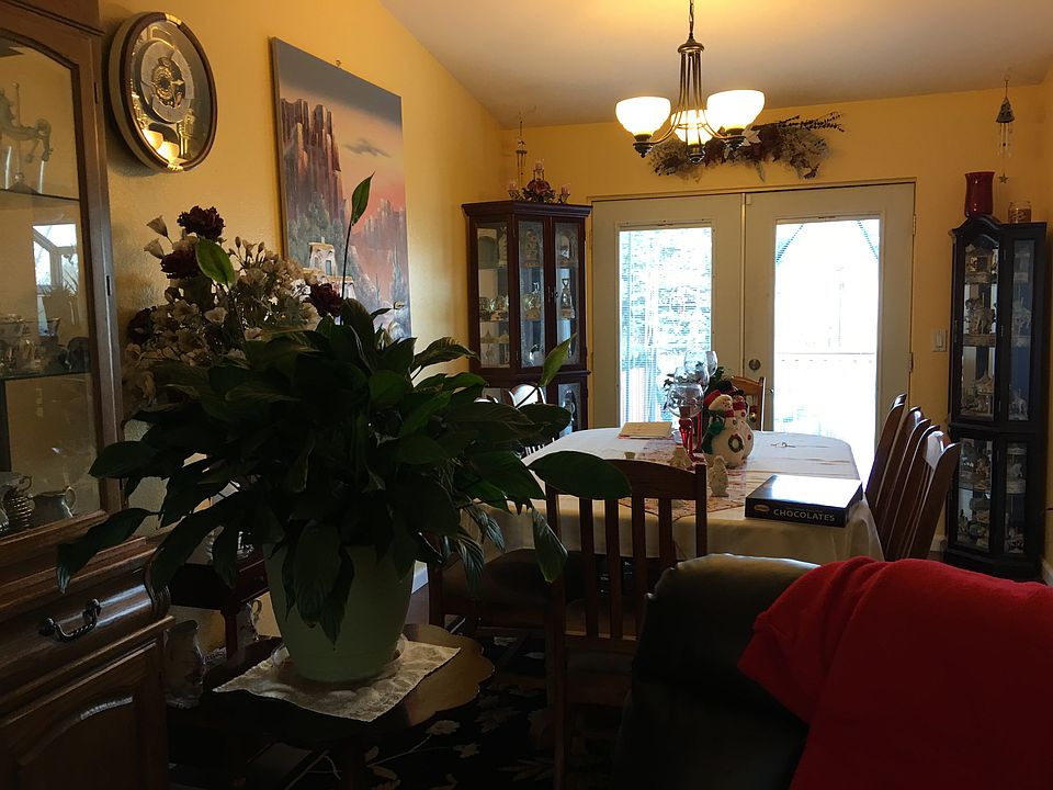 2nd image of 709 Meadowlark Dr