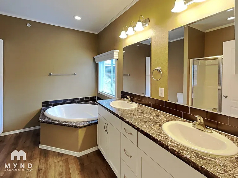 706 Iowa St — Photo 16