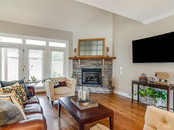 5th image of 706 Stoneway Ct