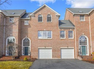 22 Governors Row #22, West Hartford, CT 06117