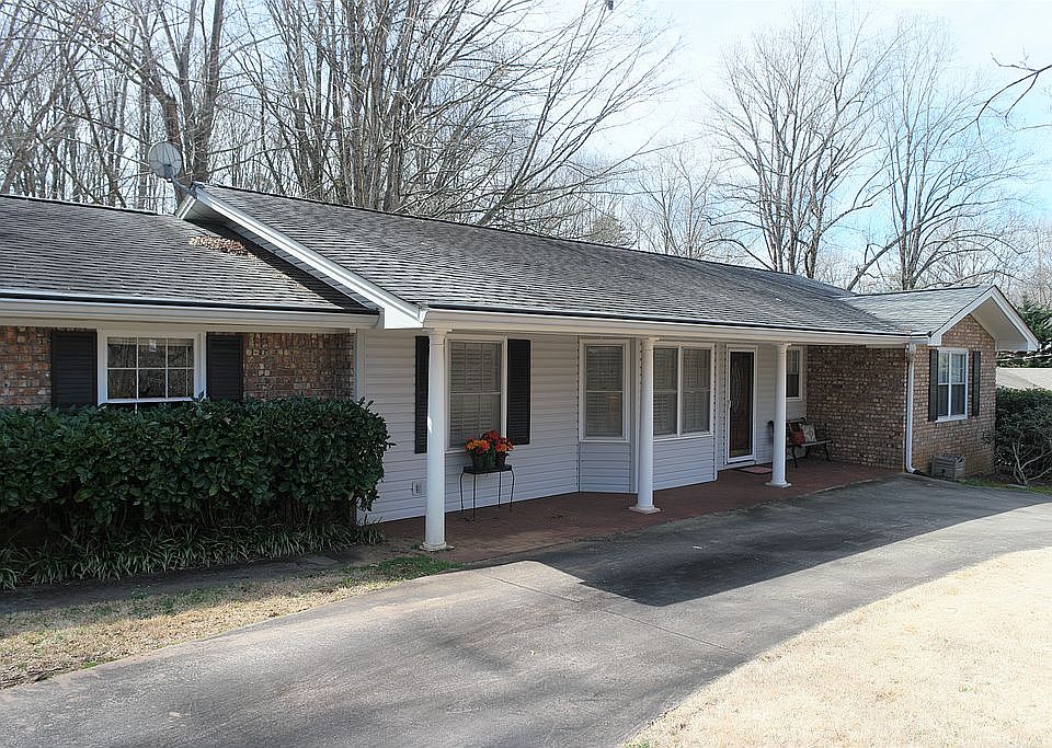 1st image of 805 Lakeview Dr