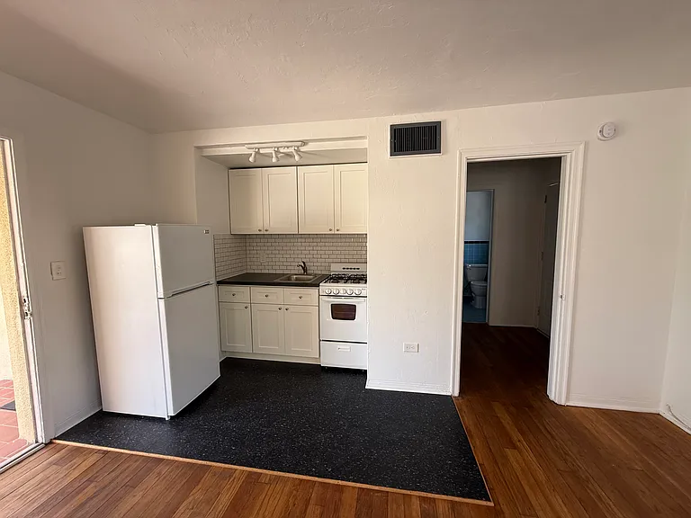 920 Bay Dr — Photo 7