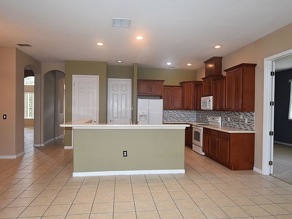 3rd image of 1690 Swallowtail Ln