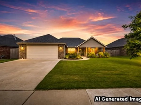951 Trailwood St, Springdale, AR 72762