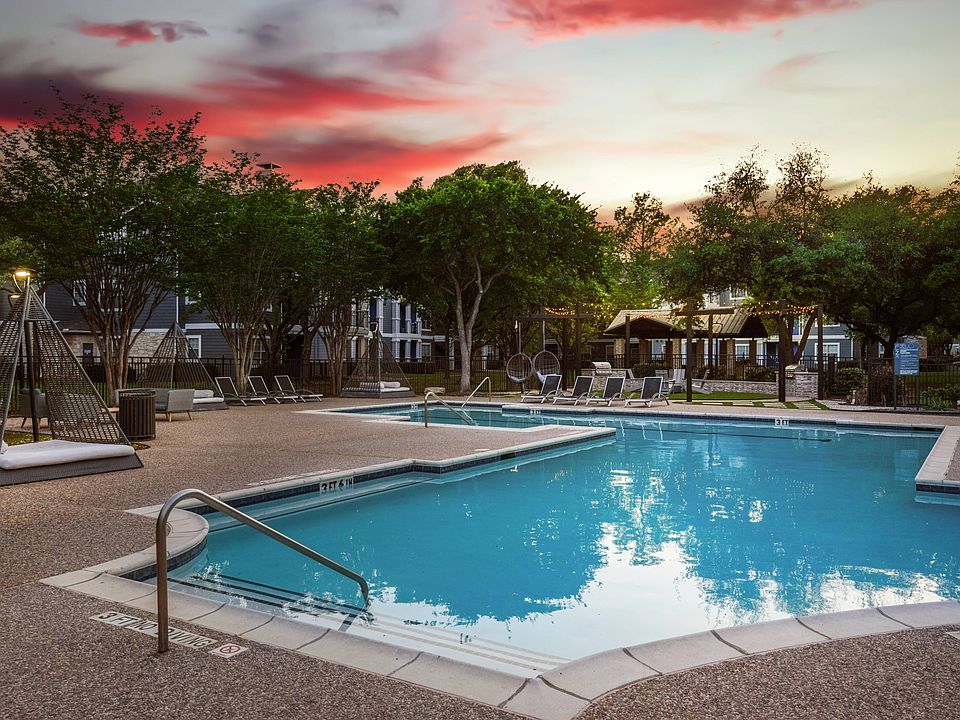 Resort-Style Swimming Pool