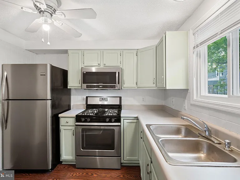 1326 N Stockton St — Photo 10
