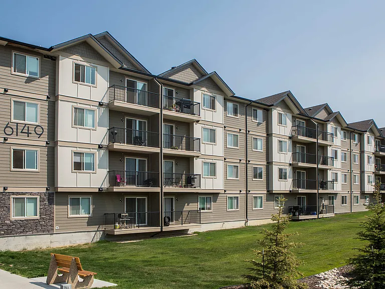 6133 Stanton Dr SW — Photo 1