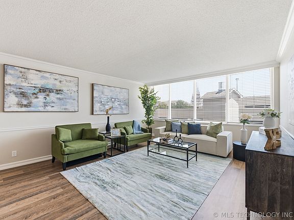 3rd image of 410 W 7th St APT 428