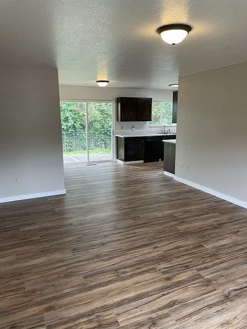 1596 E Central Avenue — Photo 4