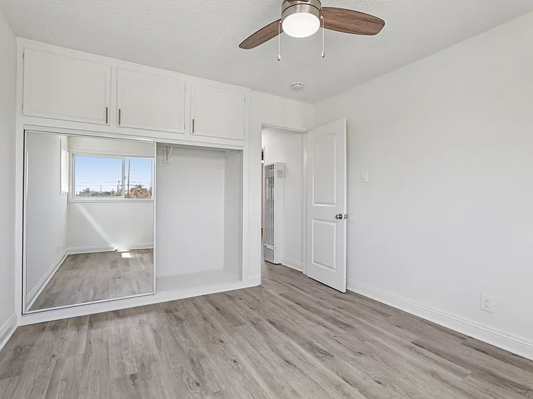 Mavis Plaza Apartments — Photo 11