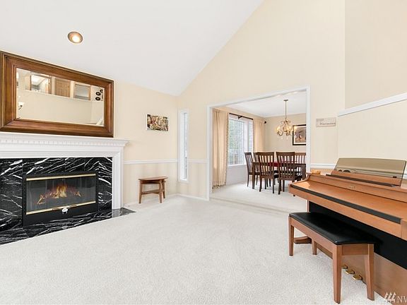 3rd image of 4032 262nd Pl SE