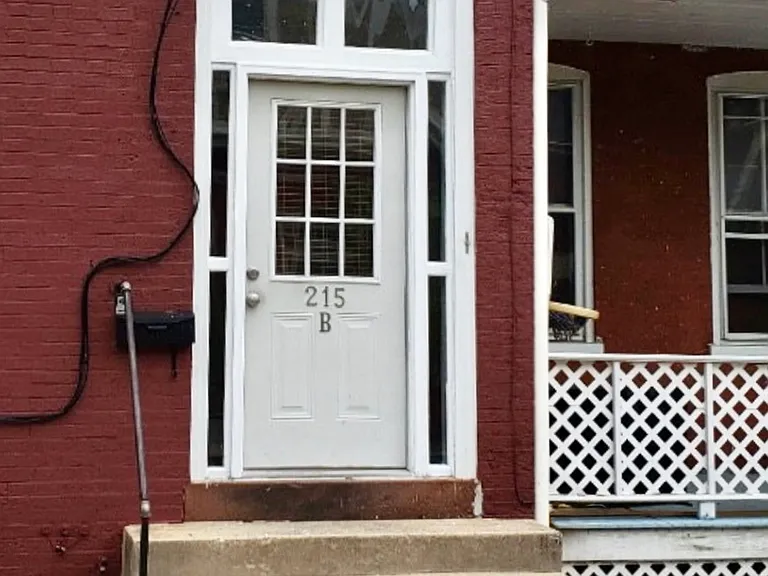 215 N Pine St — Photo 1