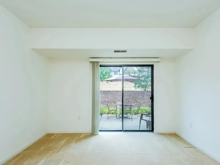 1016 Cherrington Dr — Photo 16