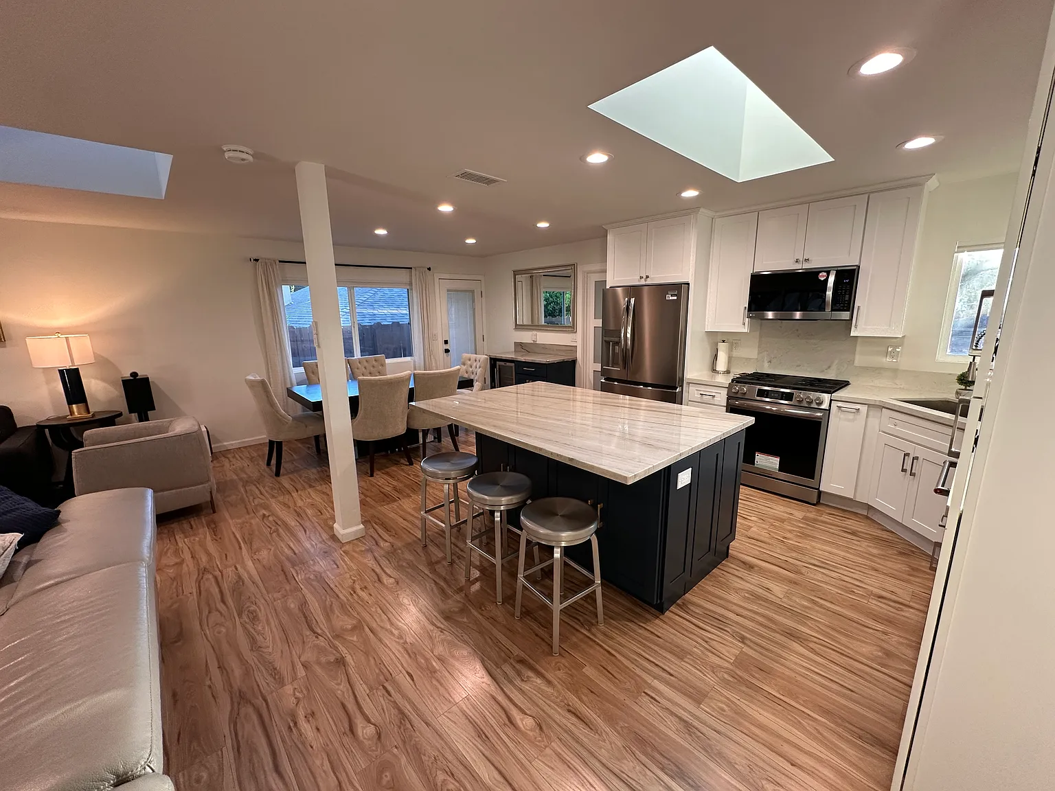 3 bed, 1400 sqft, $6,200 — Photo 3