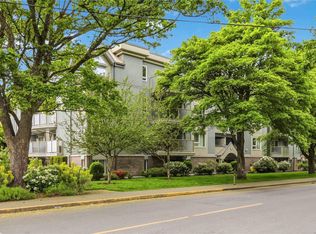 2710 Grosvenor Rd, Victoria, BC V8T 3M9