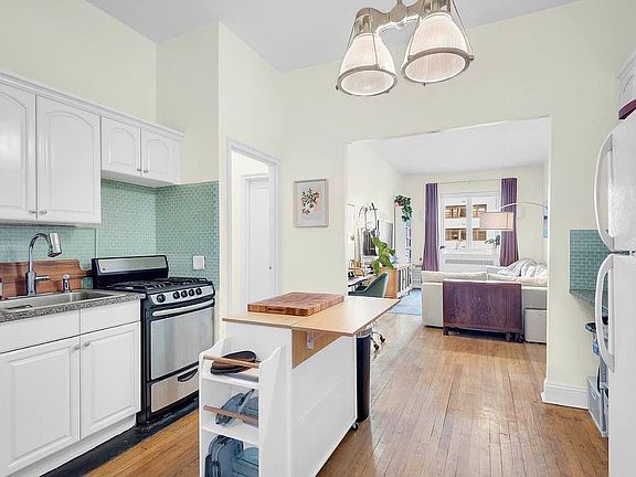 3rd image of 320 E 86th St APT 3C