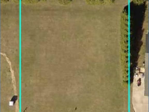 4th image of W Maple Dr