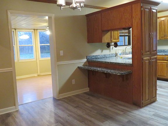 4th image of 202 Luckett Pl