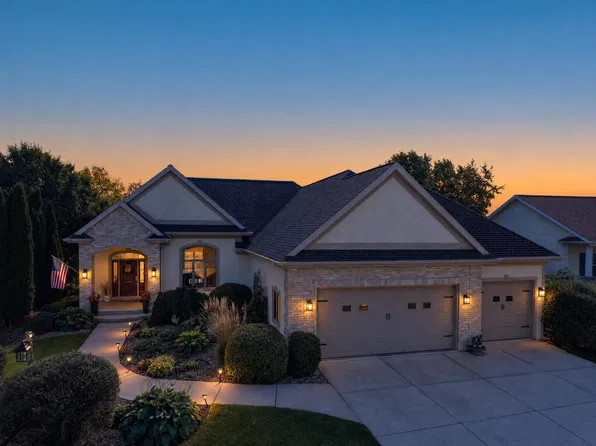 328 Vista Cir, Columbus, WI 53925