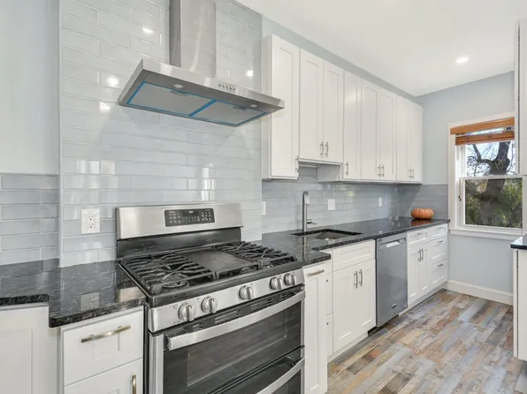 8-10 Middle St, Newton, MA 02458