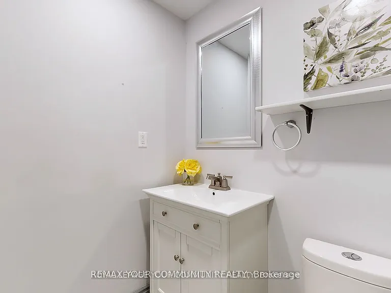 586 Parliament St #C — Photo 20