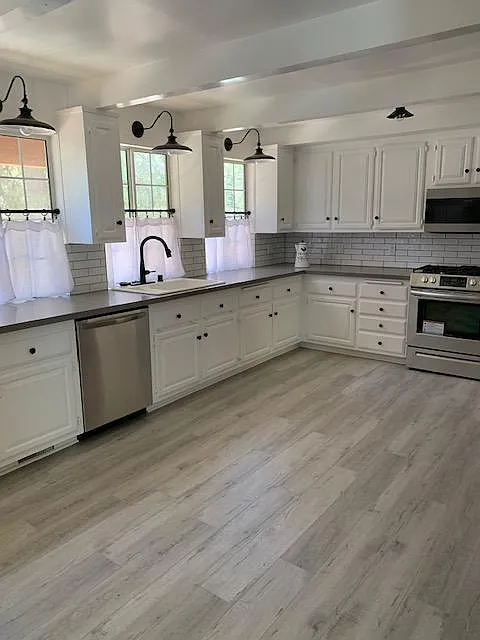 3 bed, 1396 sqft, $2,795 — Photo 3
