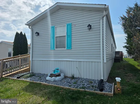 4 Pine St, Fredericksburg, PA 17026