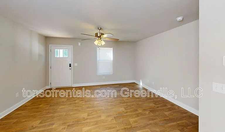 203B Cromer Rd — Photo 2