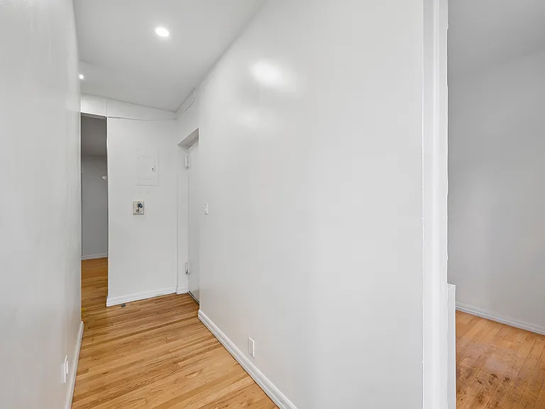 351 W 47th St #3F — Photo 9