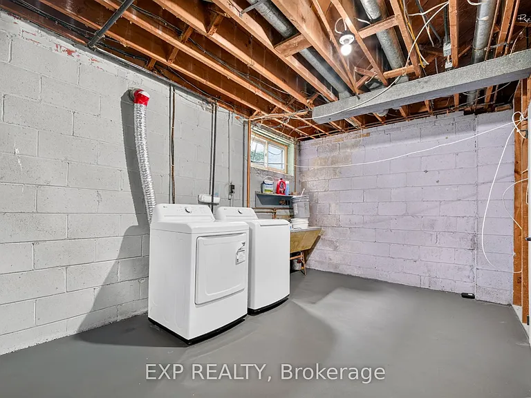 39 Treadgold Cres — Photo 14
