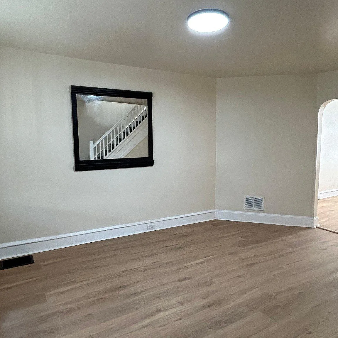 4 bed, 2.0 bath, 960 sqft, $2,200 — Photo 4