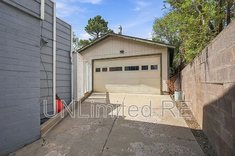 3 bed, 2.0 bath, 1900 sqft, $2,600 — Photo 4