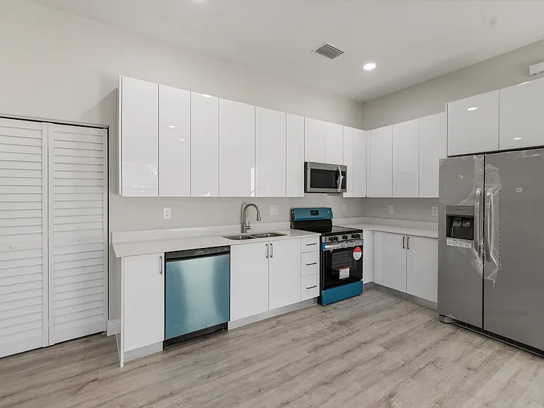 232 Fowler Ave S — Photo 12