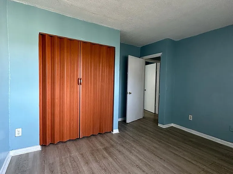 St George Apartments — Photo 57